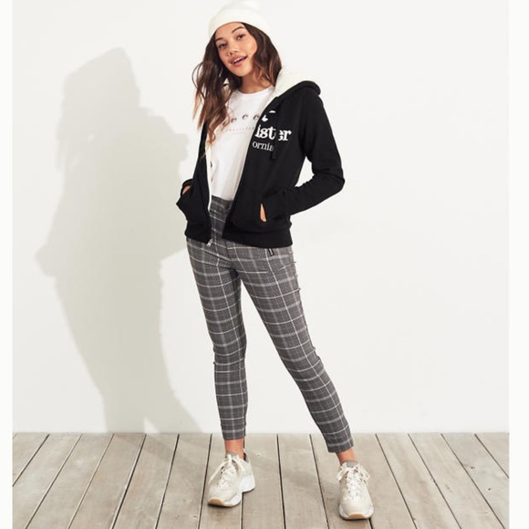 Hollister Pants - NWT HCO Ultra High-rise Skinny Pants